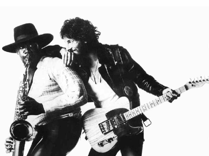 http://jerrybrice.files.wordpress.com/2011/06/clarence-clemons-and-springsteen-are-born-to-run.jpeg